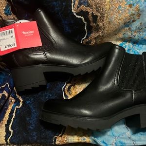 Black young spirit boots